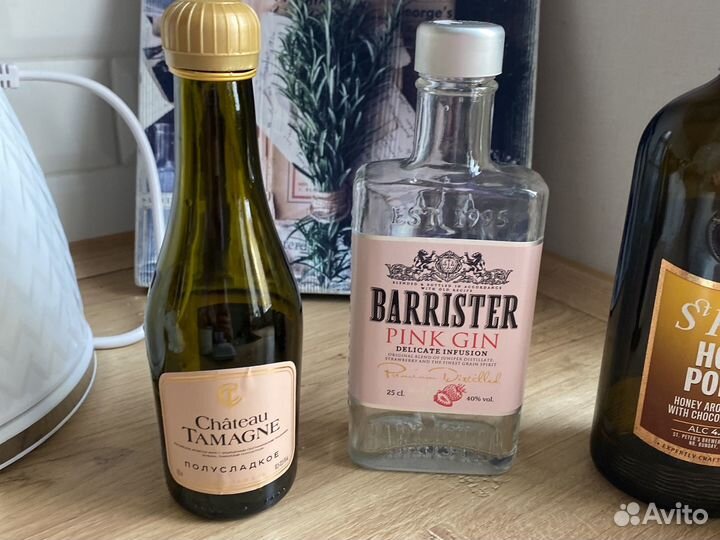 Пустые бутылки из под алкоголя