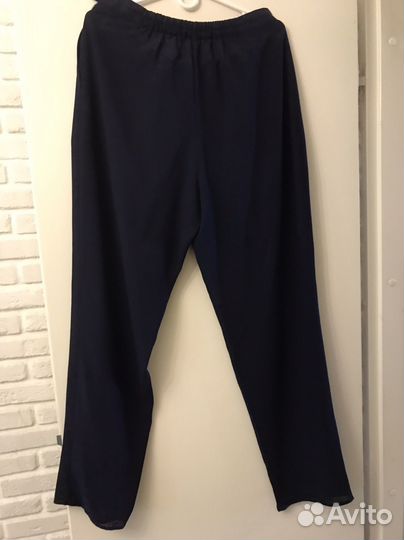 Костюм женский брючный темно синий.р.54 /165-170