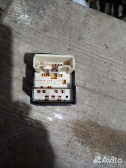 Mitsubishi l200 кнопка регулировки зеркал