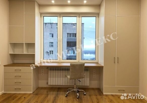 Рабочая зона у окна