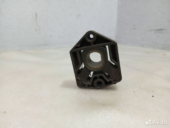 Кронштейн радиатора skoda octavia A4 Верхний