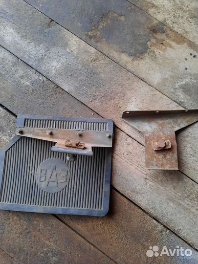 Крепление брызговика