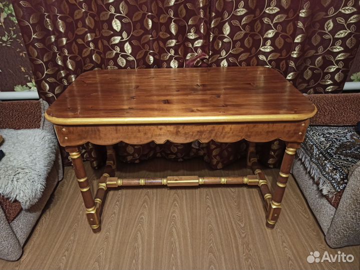 Стол бытовой деревянный