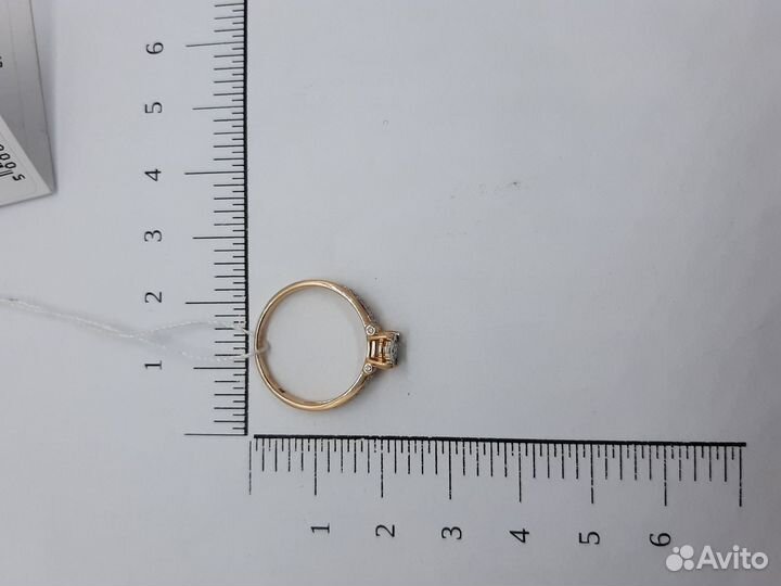 Золотое кольцо с камнем 17р