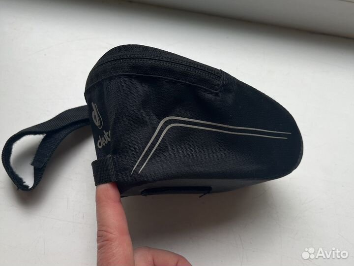 Минисумка Deuter и насос для велосипеда