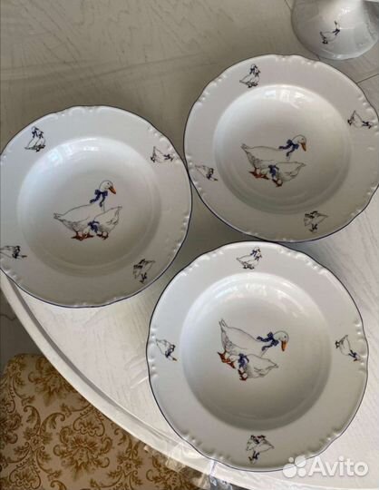 Тарелки столовые разные