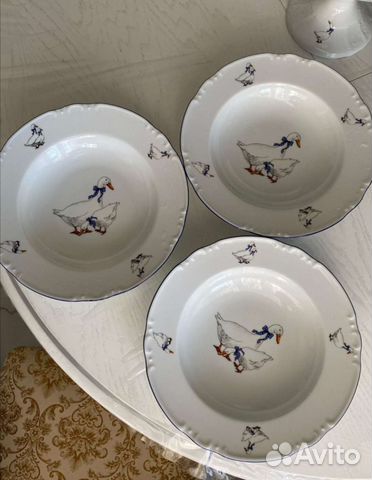 Тарелки столовые разные