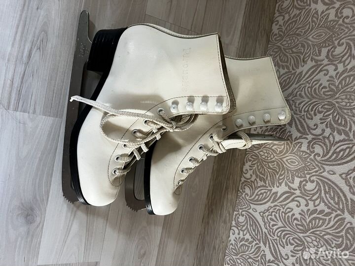 Коньки фигурные женские