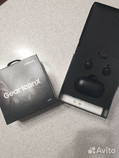 Беспроводные наушники Samsung Gear IconX 2018