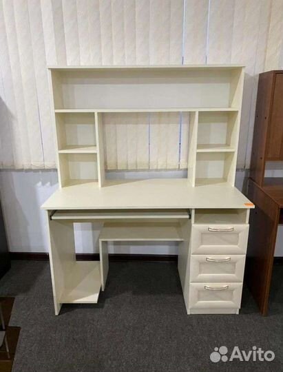 Компьютерный стол новый