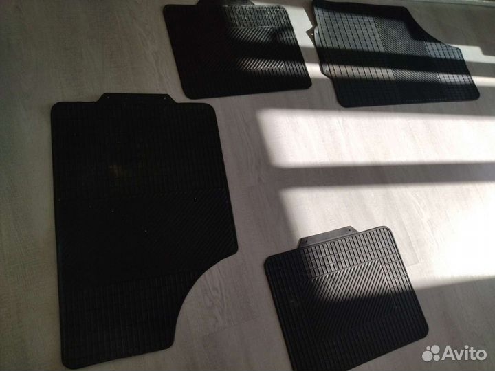 Автомобильные коврики резиновые