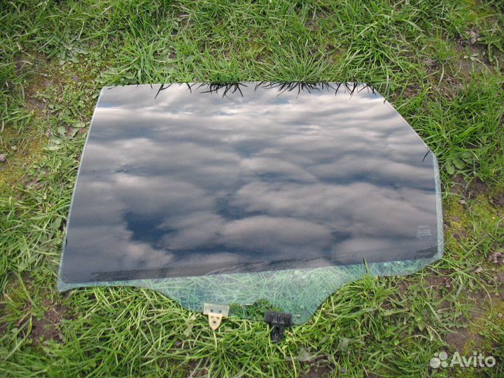 Стекла дверей Nissan Primera P12