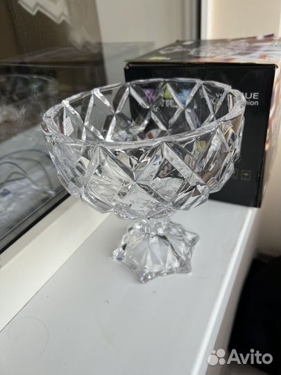 Ваза для конфет на ножке