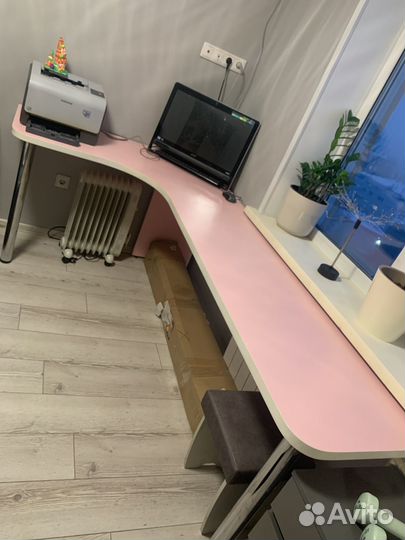 Встроеный стол