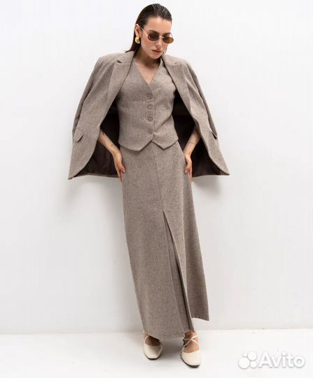 Женский костюм-тройка с юбкой