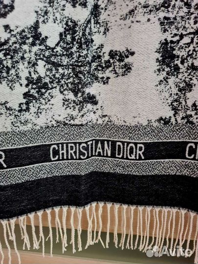 Новый шарф-палантин Christian Dior