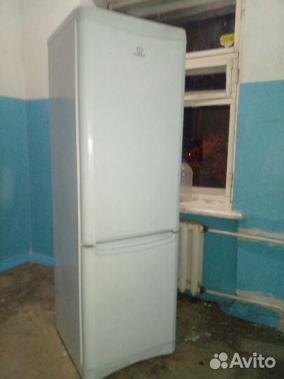 Холодильник indesit