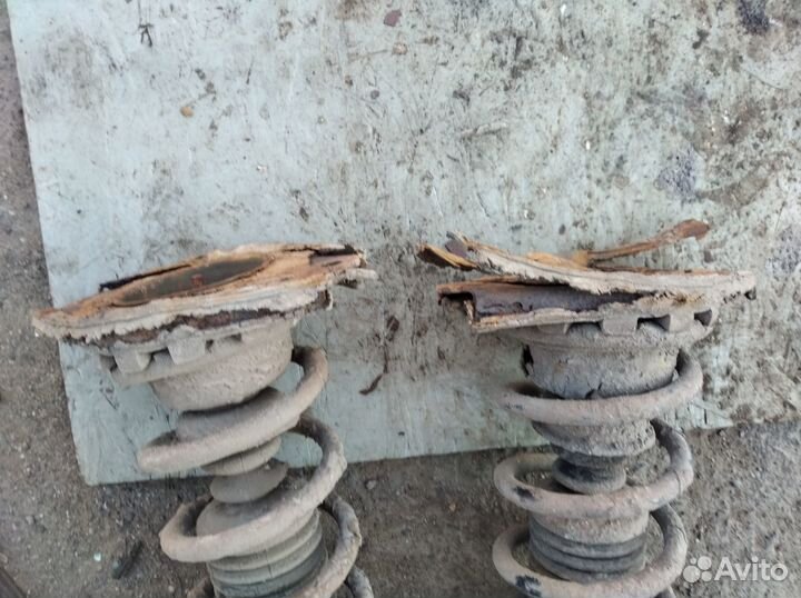 Задняя стойка Ниссан альмера n16