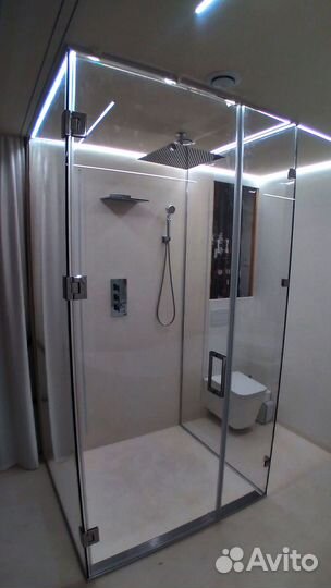 Стеклянные душевые перегородки