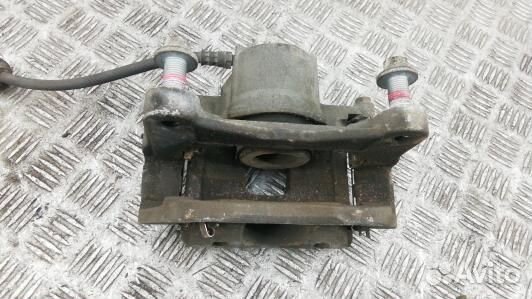 Суппорт тормозной передний левый jeep cherokee KL