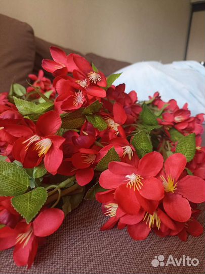 Искусственные цветы. Лиана Красная яблоня