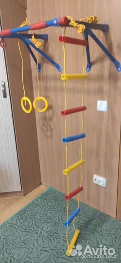 Турник настенный детский