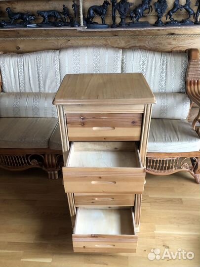Тумба прикроватная из дерева