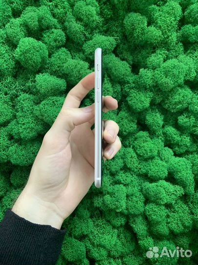iPhone SE, 64 ГБ