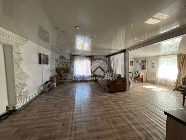 Дом 204 м² на участке 6 сот.