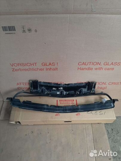 Рамка решетки переднего бампера Dodge challenger