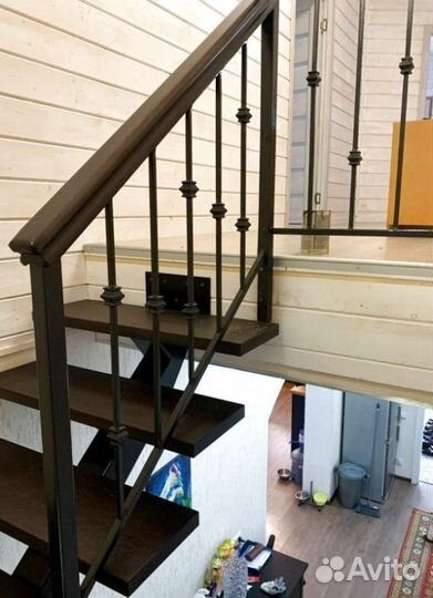 Лестница Г-образная с поворотными ступенями
