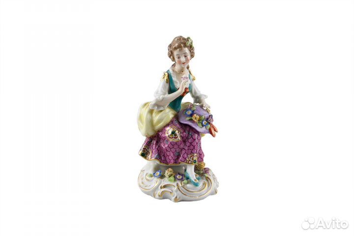 Фарфоровая статуэтка 