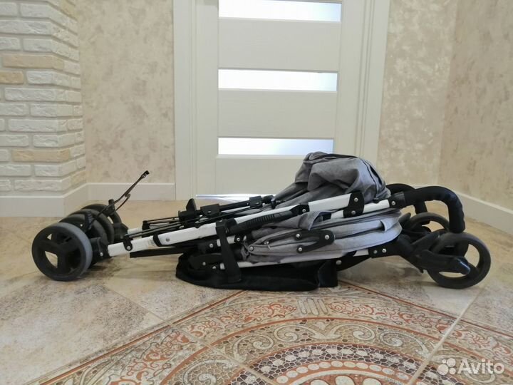 Прогулочная коляска трость