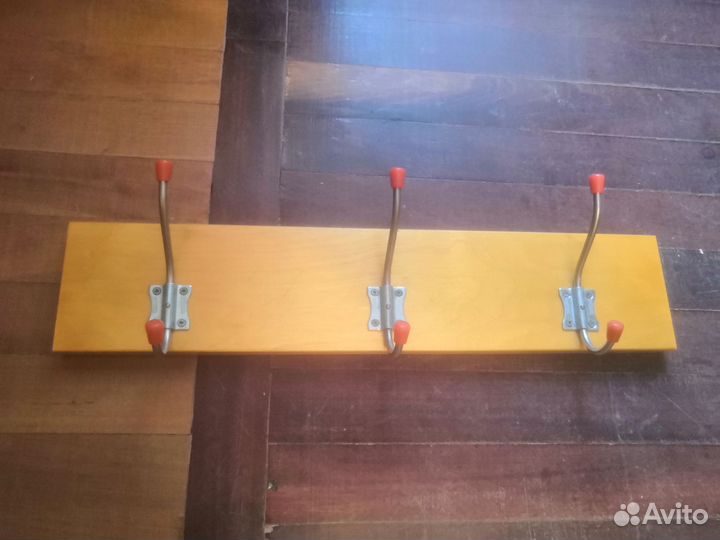 Вешалка настенная