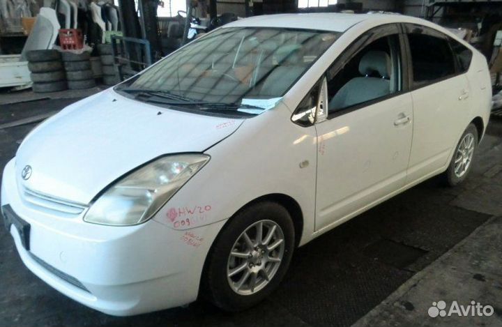 Кулак поворотный передний левый Toyota Prius NHW20