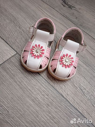 Сандалии для девочки