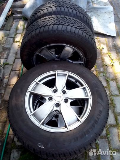 Goodyear UltraGrip Ice 2 215/65 R16 98T