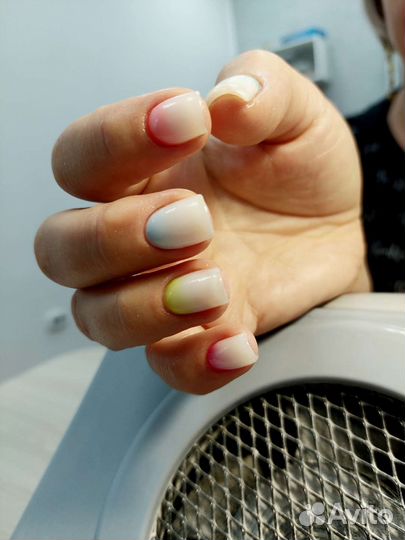 Маникюр в салоне