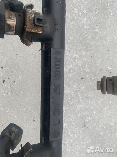 Рейка топливная в сборе рено дастер 2л