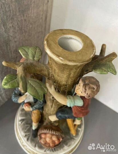 Статуэтка ваза на ножке бисквит Германия