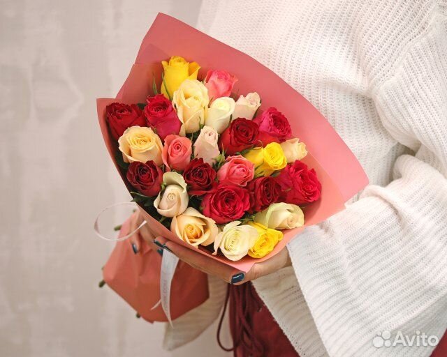 Букет из 25 роз микс 35-40 см (Кения) в упаковке