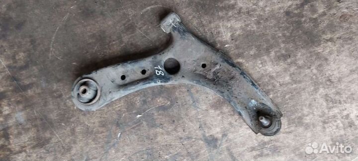 Хендай Солярис 2 передний правый рычаг