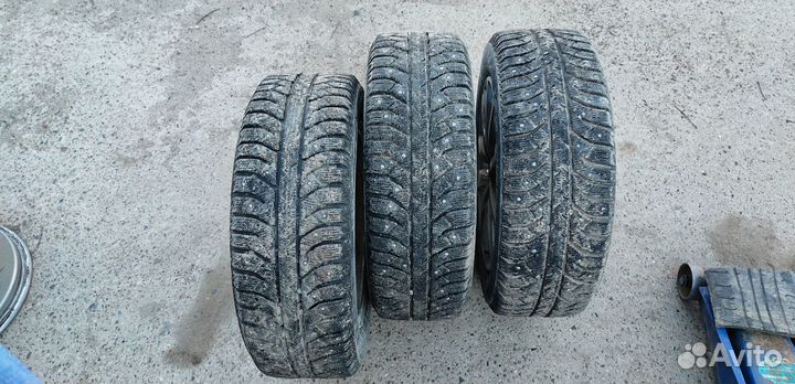 Bridgestone Ice Cruiser 7000 185/60 R15 84T