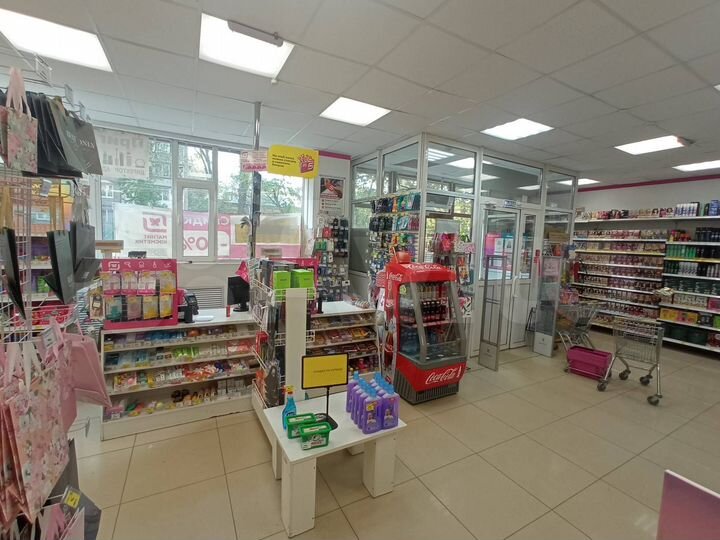 Торговая площадь с арендатором в центре, 323 м²