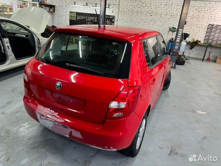 Брызговик задний правый Skoda Fabia 2 1.4 cggb