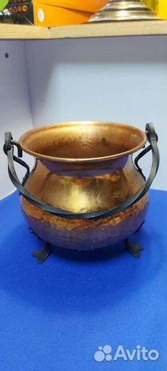 Большое антикварное кованное кашпо