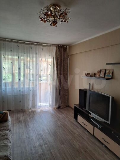 3-к. квартира, 585 м², 2/5 эт.