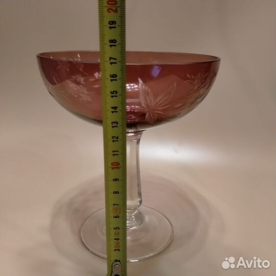 Вазочка на ножке марганцевое стекло