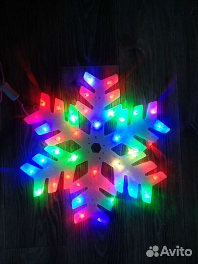 Ёлка искусственная и гирлянды