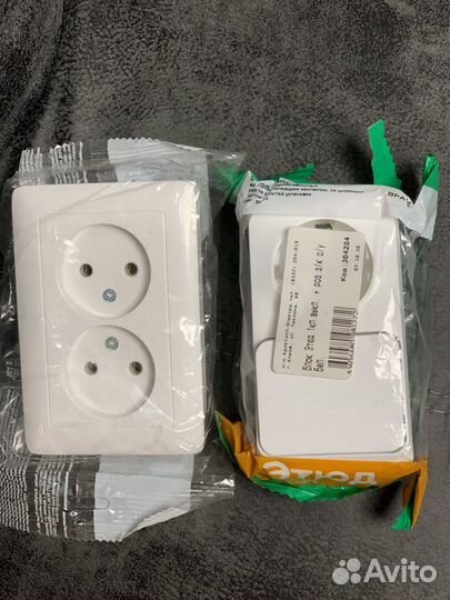 Стильные Розетки в серебристом и белом цвете